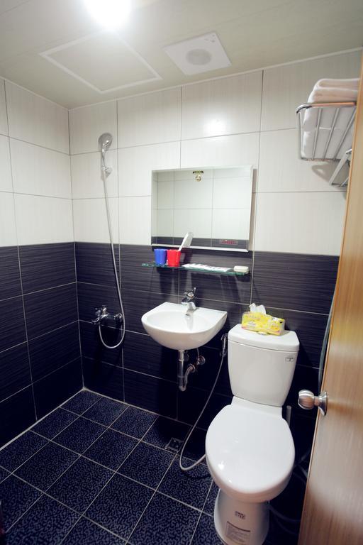 FUNDI Hotel Tainan Buitenkant foto